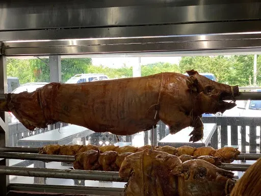 Lechon Gigante